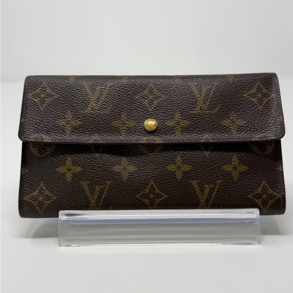 Louis Vuitton Handbags - Louis Vuitton Brown Monogram Sarah Wallet